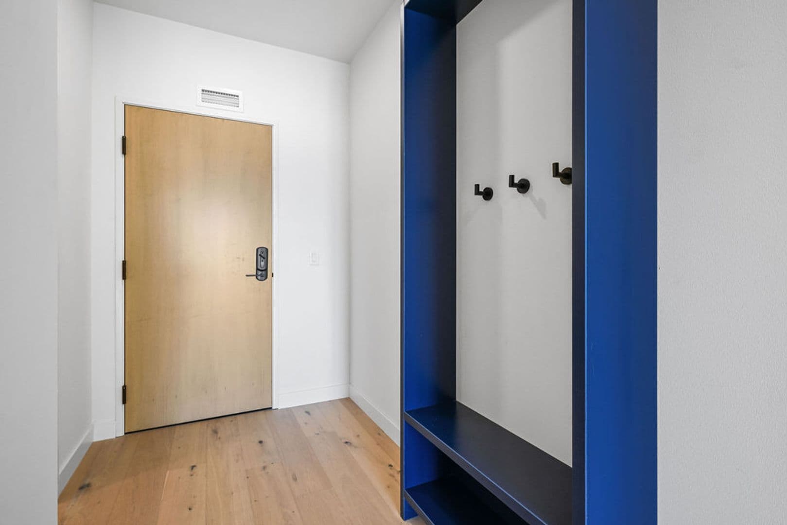 Oshkosh Apartment: 417 Marion Road