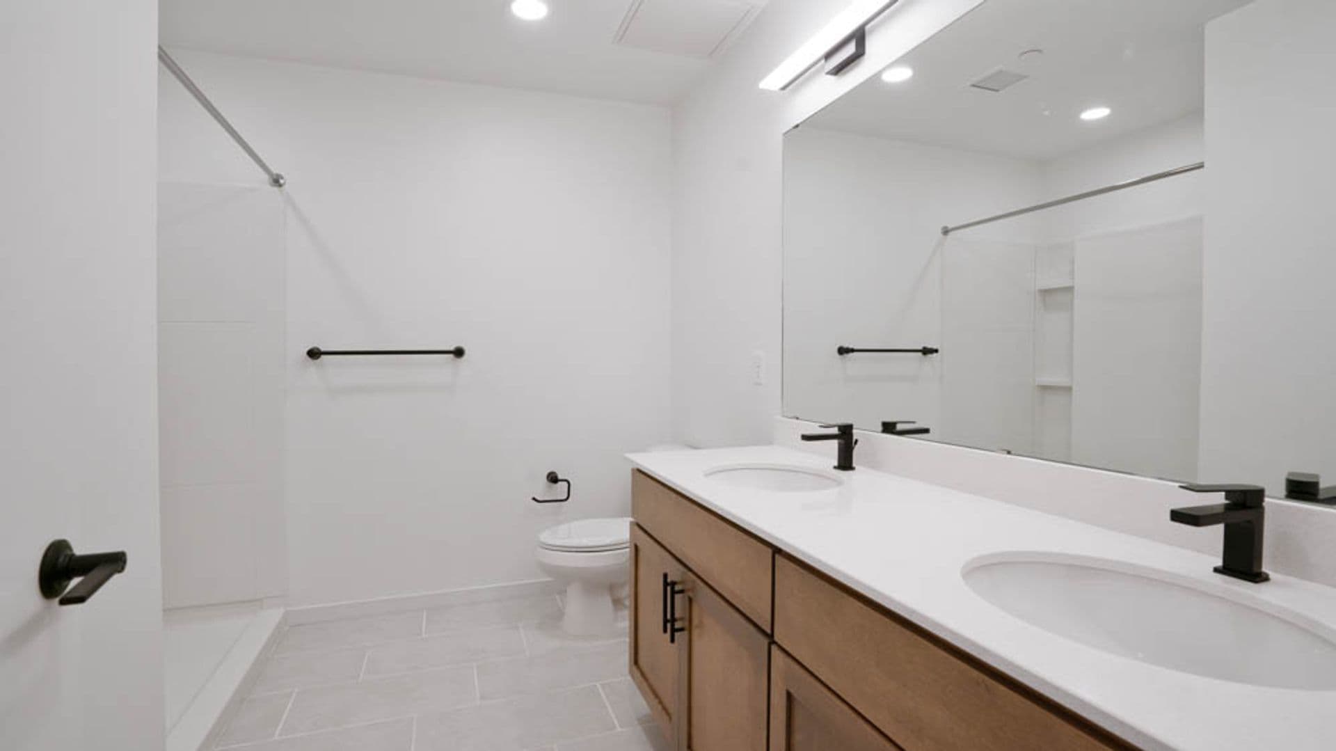 Eau Claire Apartment: 100 N Farwell Street
