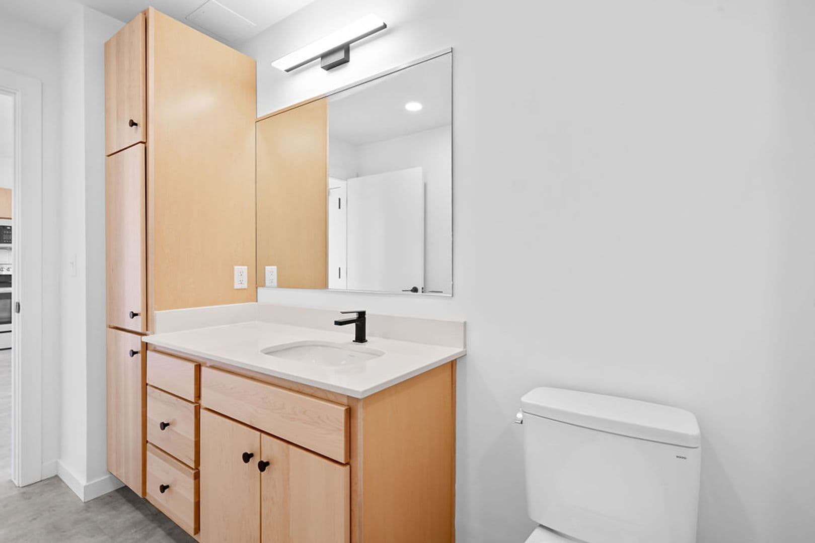 Ashwaubenon Apartment: 686 Mike McCarthy Way