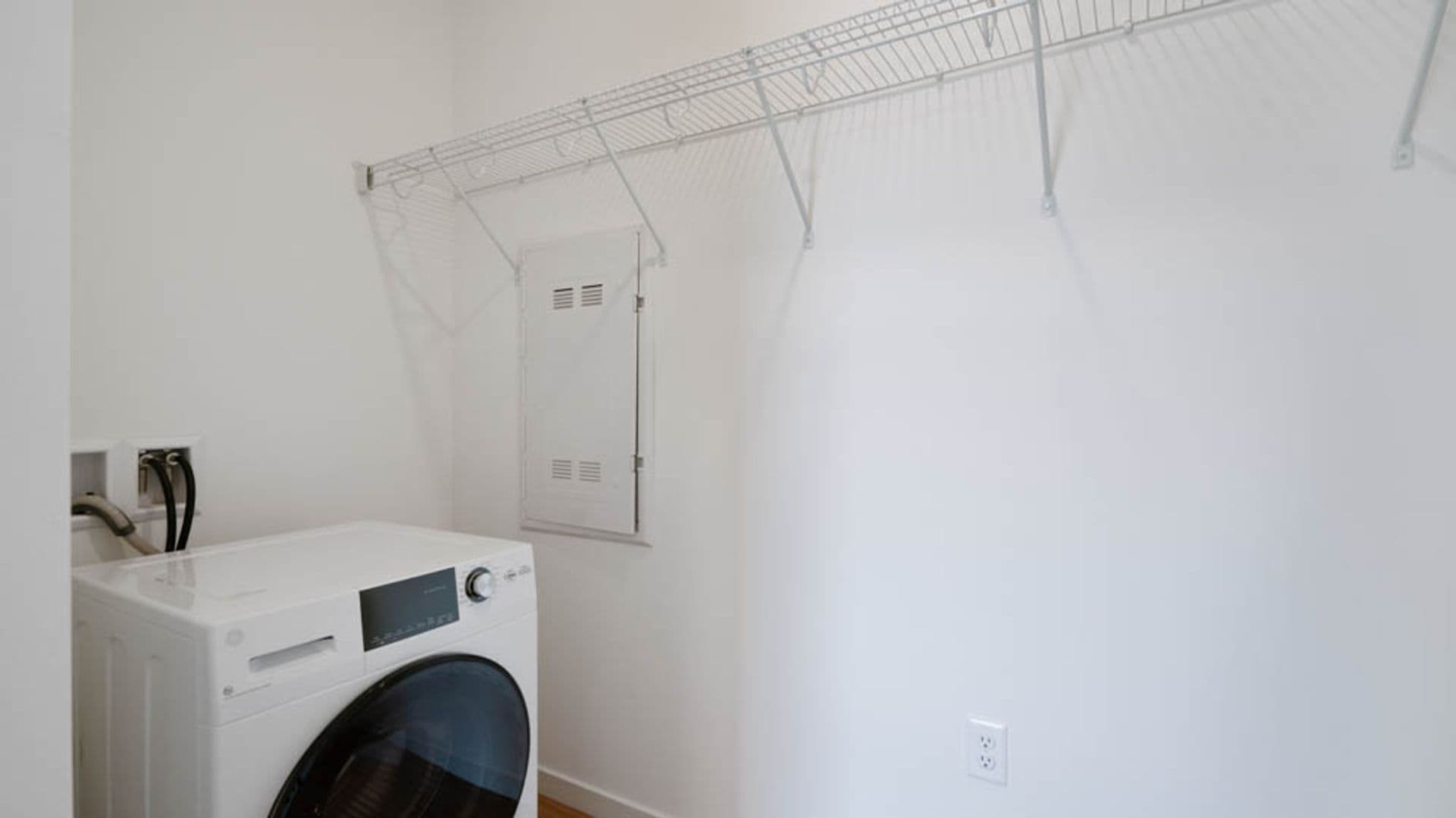 Eau Claire Apartment: 100 N Farwell Street