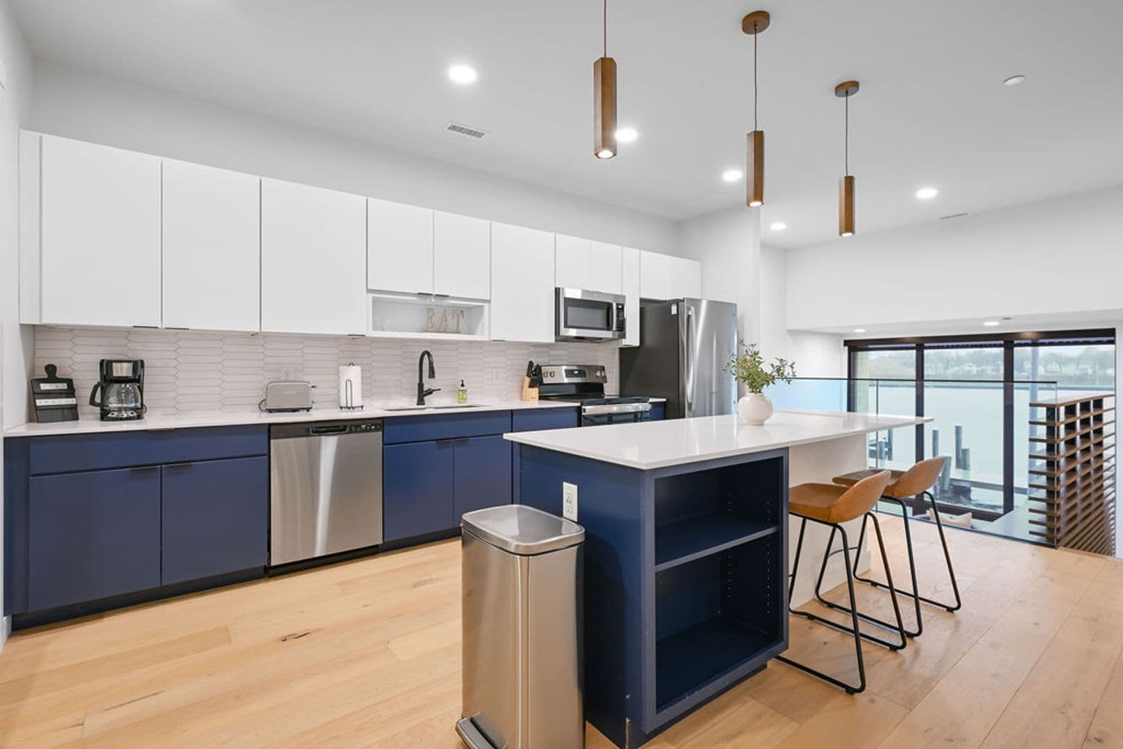 Oshkosh Apartment: 417 Marion Road