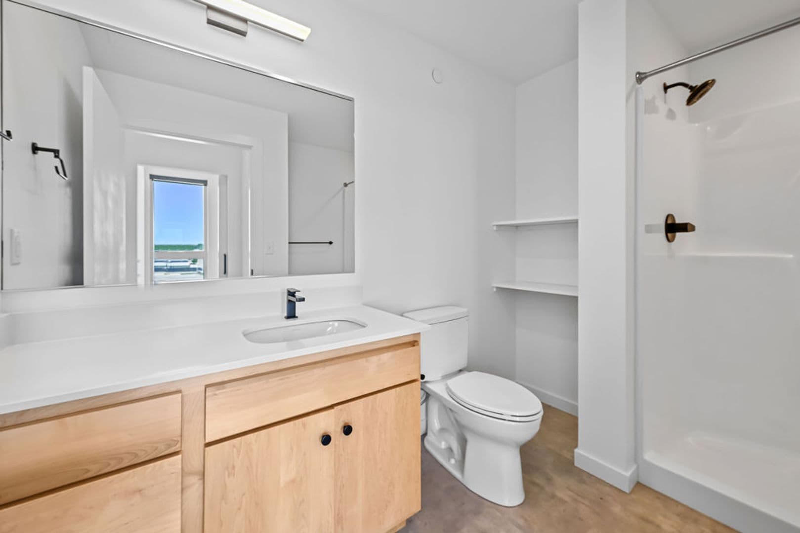 Ashwaubenon Apartment: 686 Mike McCarthy Way