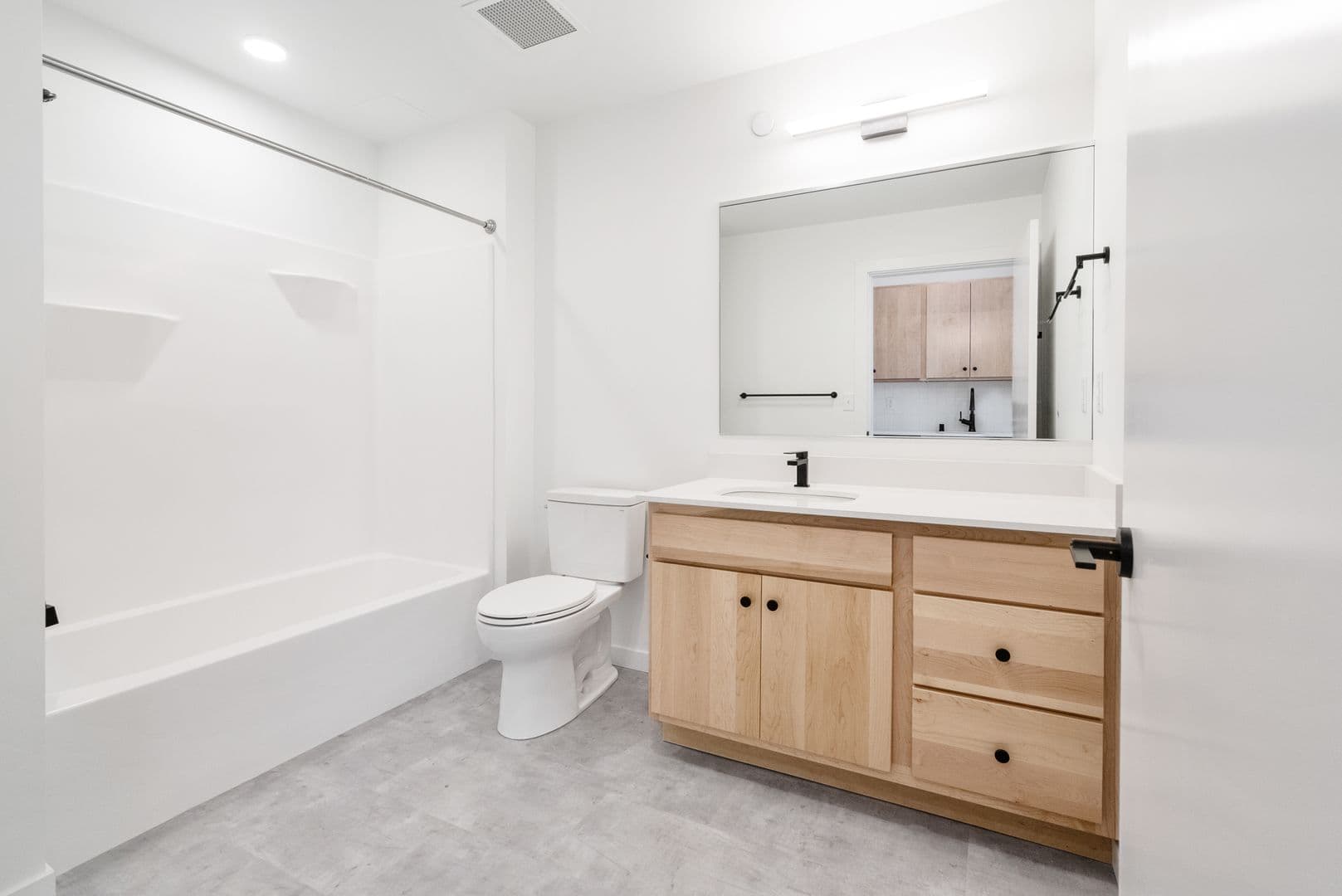 Ashwaubenon Apartment: 686 Mike McCarthy Way