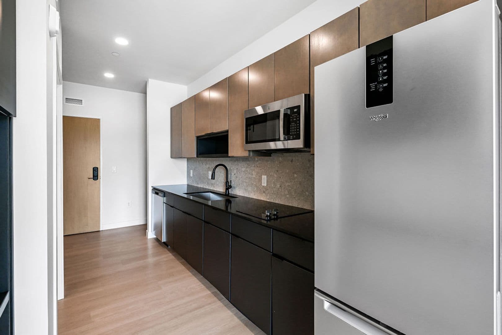 Oshkosh Apartment: 417 Marion Road