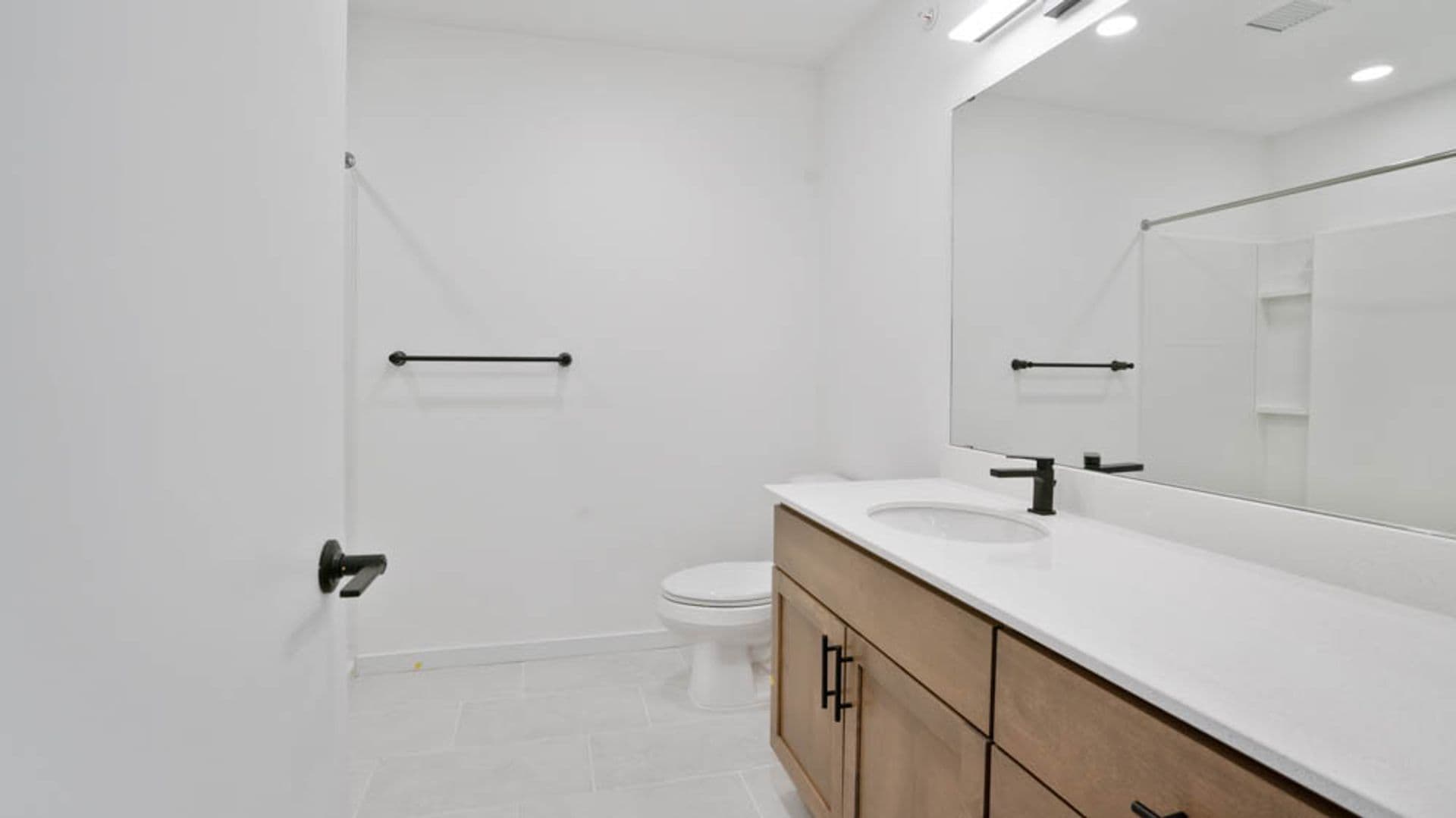 Eau Claire Apartment: 100 N Farwell Street