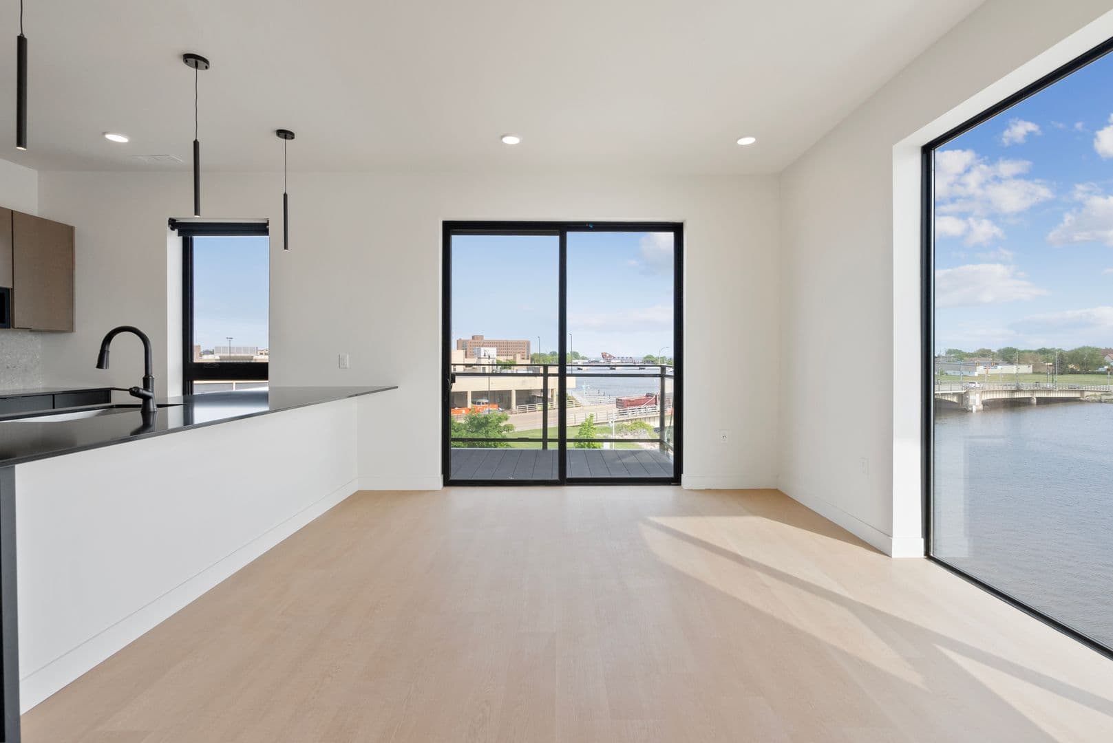 Oshkosh Apartment: 417 Marion Road