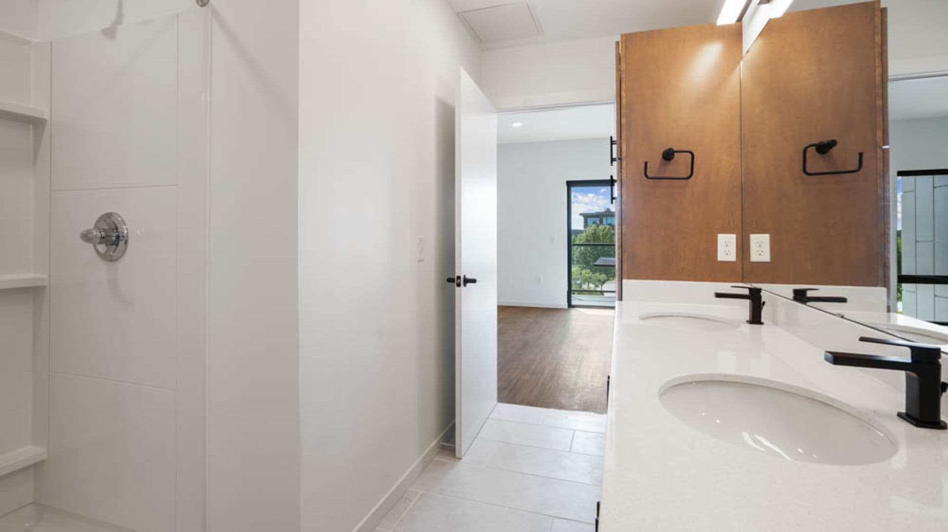 Eau Claire Apartment: 100 N Farwell Street