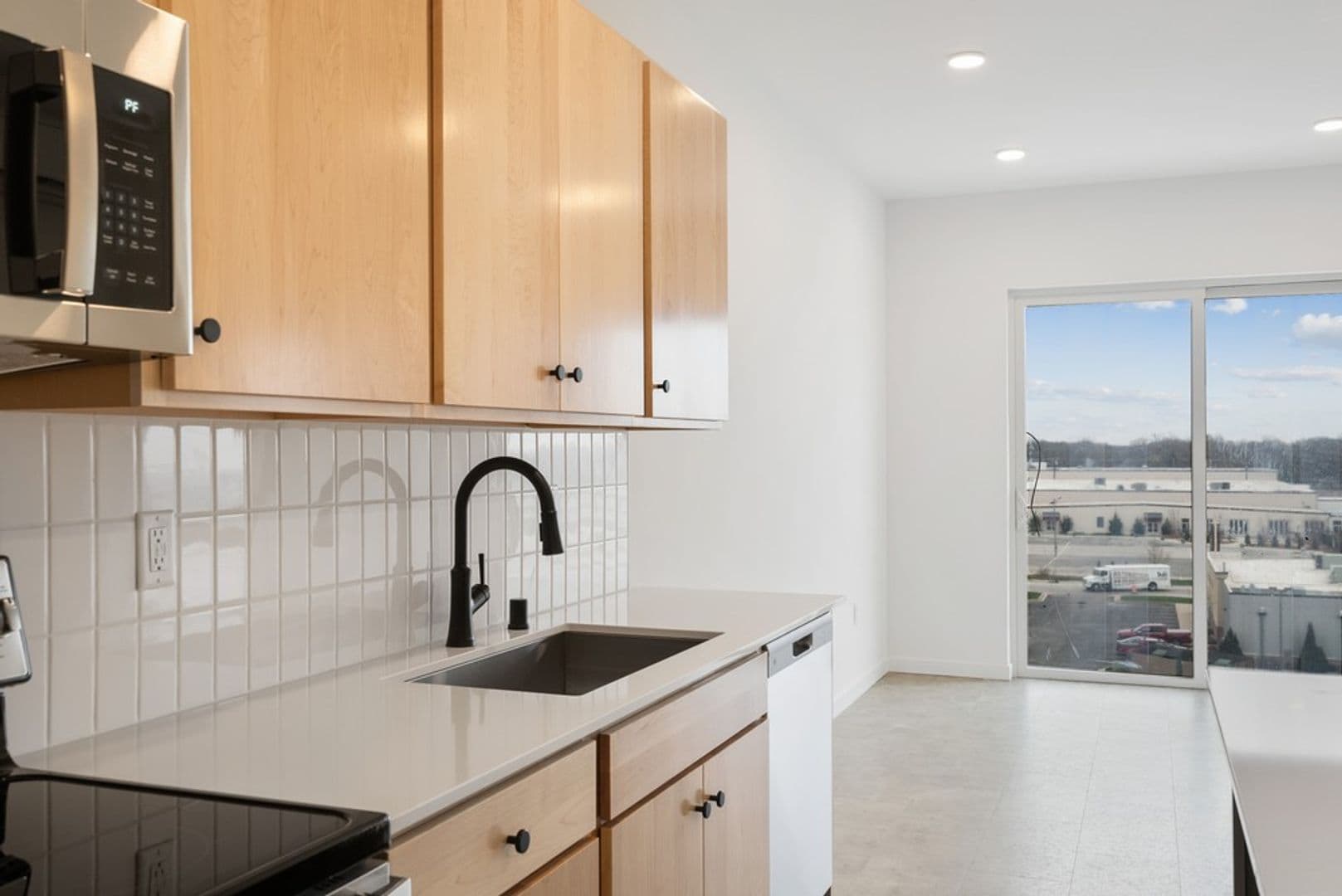 Ashwaubenon Apartment: 686 Mike McCarthy Way