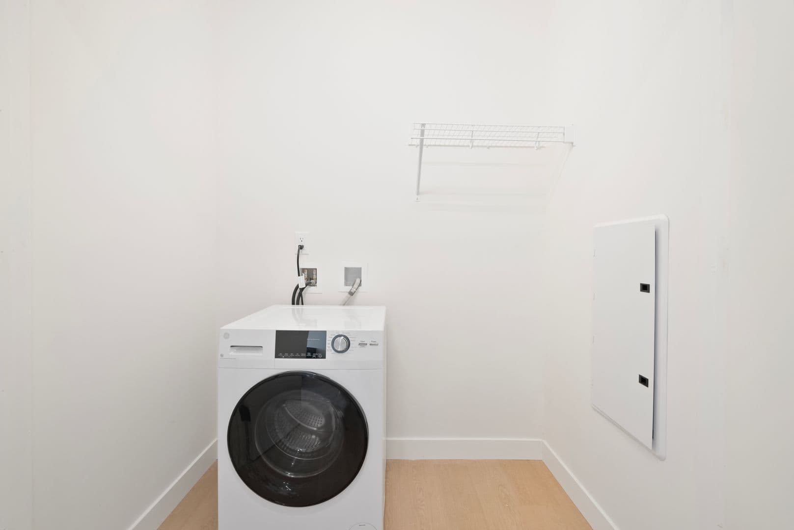 Oshkosh Apartment: 417 Marion Road