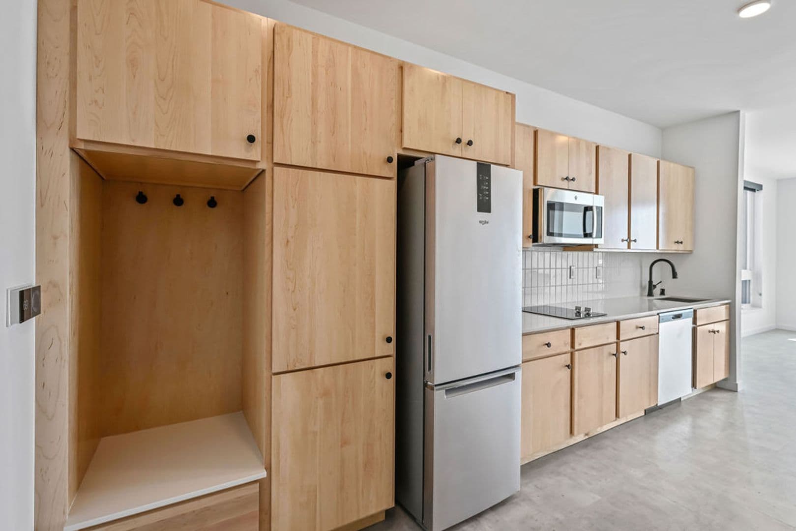 Ashwaubenon Apartment: 686 Mike McCarthy Way