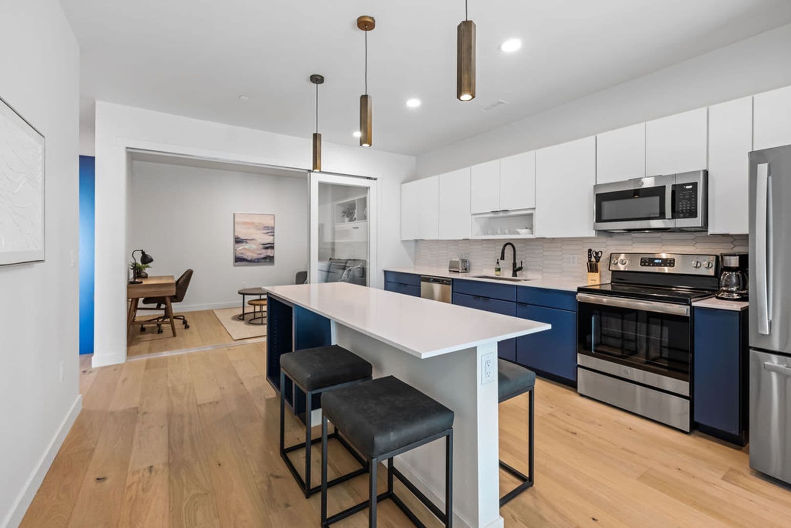 Oshkosh Apartment: 417 Marion Road