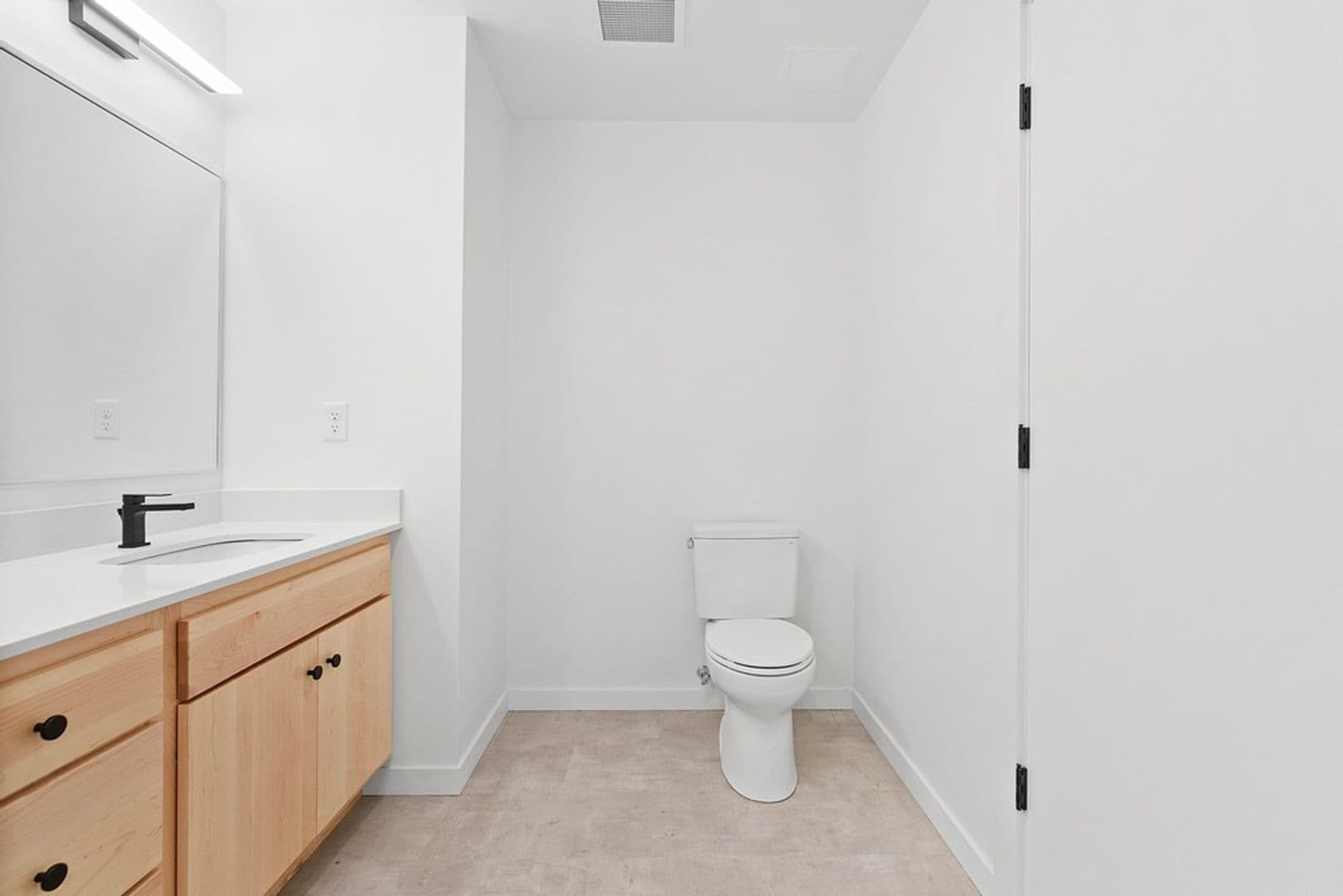 Ashwaubenon Apartment: 686 Mike McCarthy Way