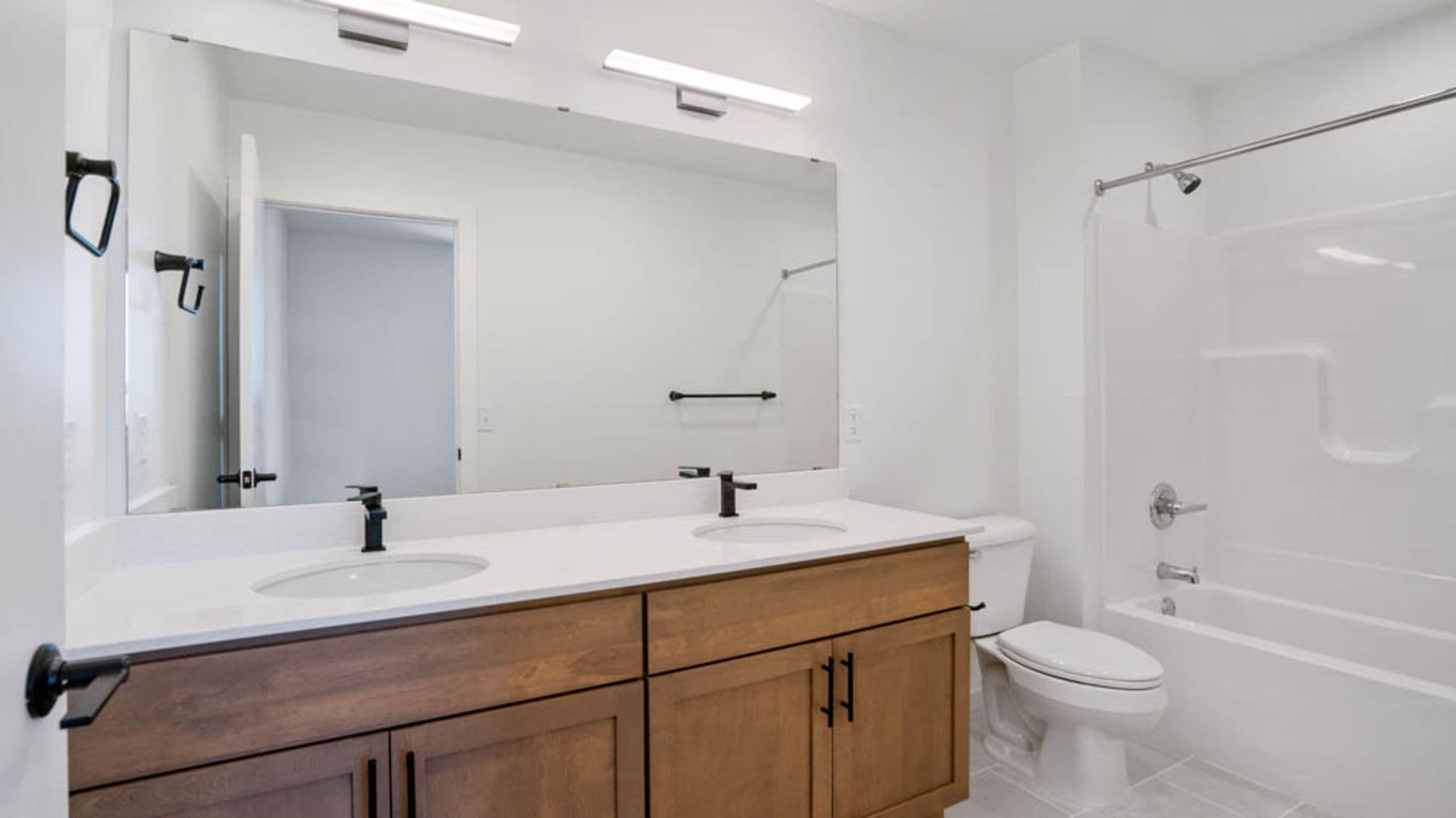 Eau Claire Apartment: 100 N Farwell Street