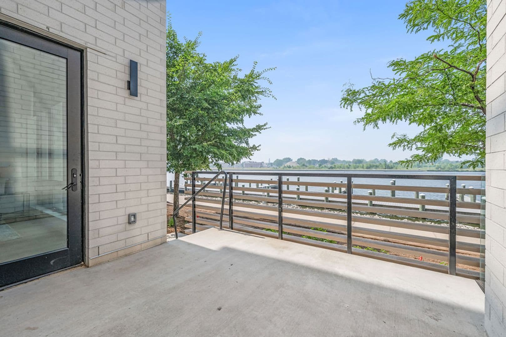 Oshkosh Apartment: 417 Marion Road