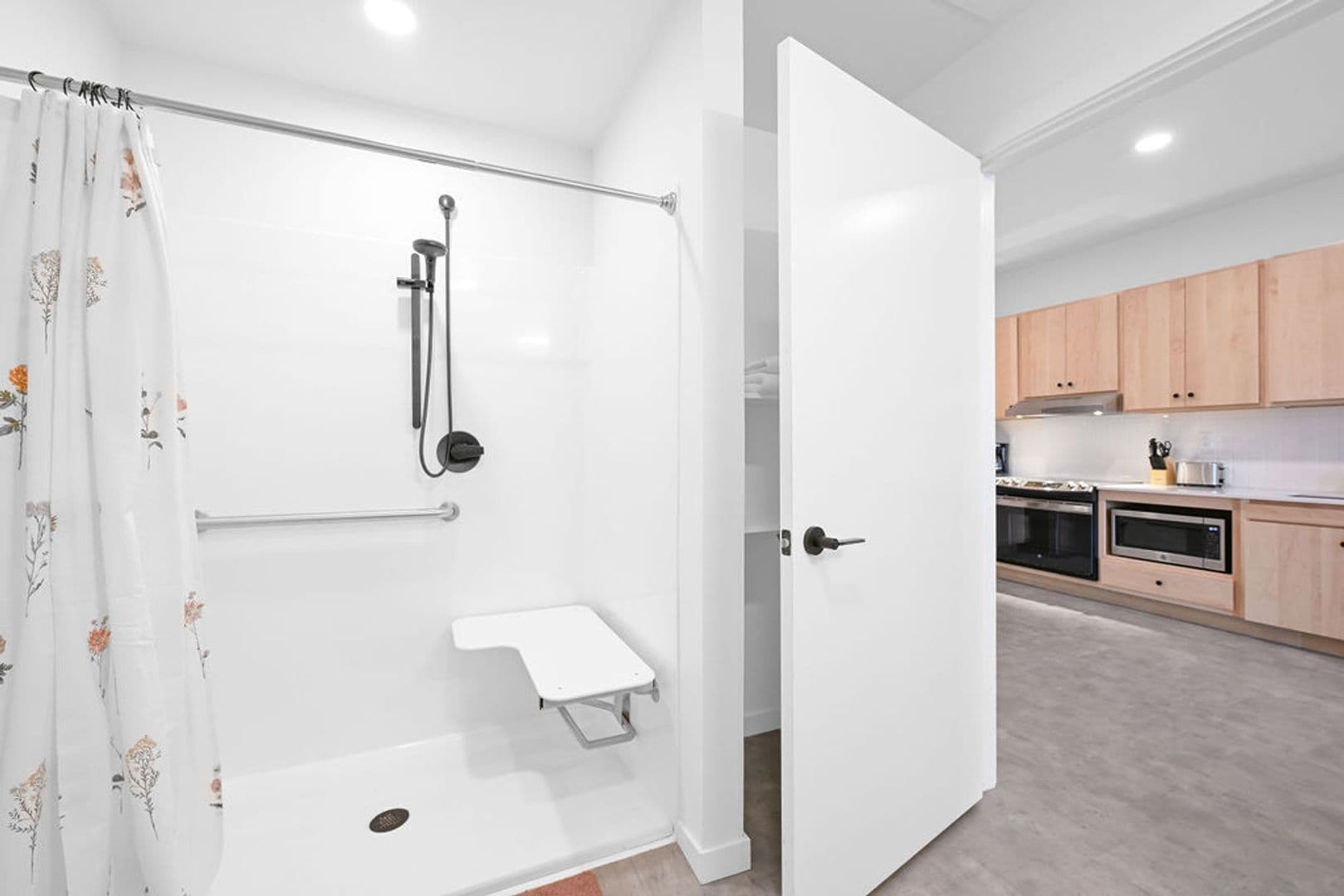 Ashwaubenon Apartment: 686 Mike McCarthy Way