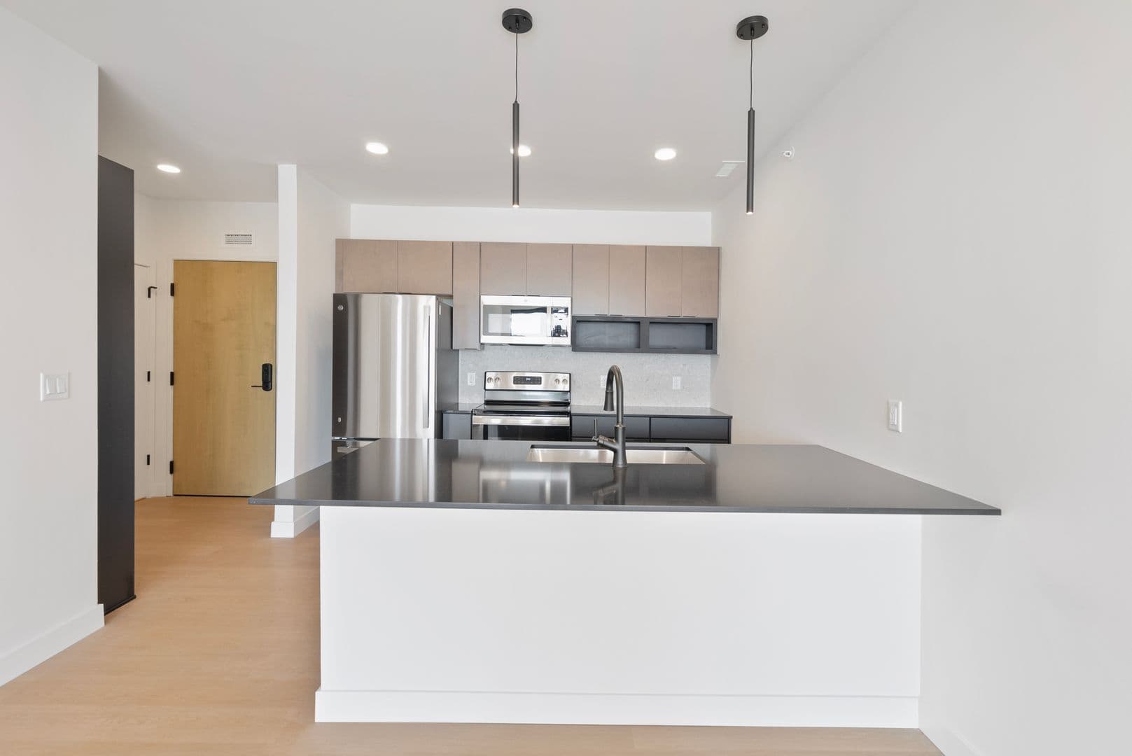 Oshkosh Apartment: 417 Marion Road