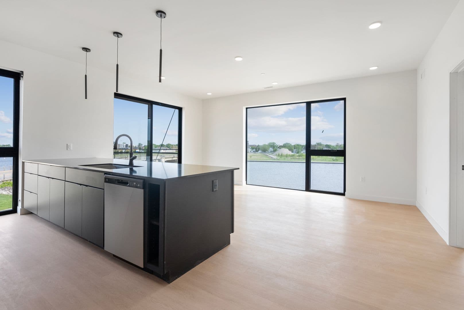 Oshkosh Apartment: 417 Marion Road