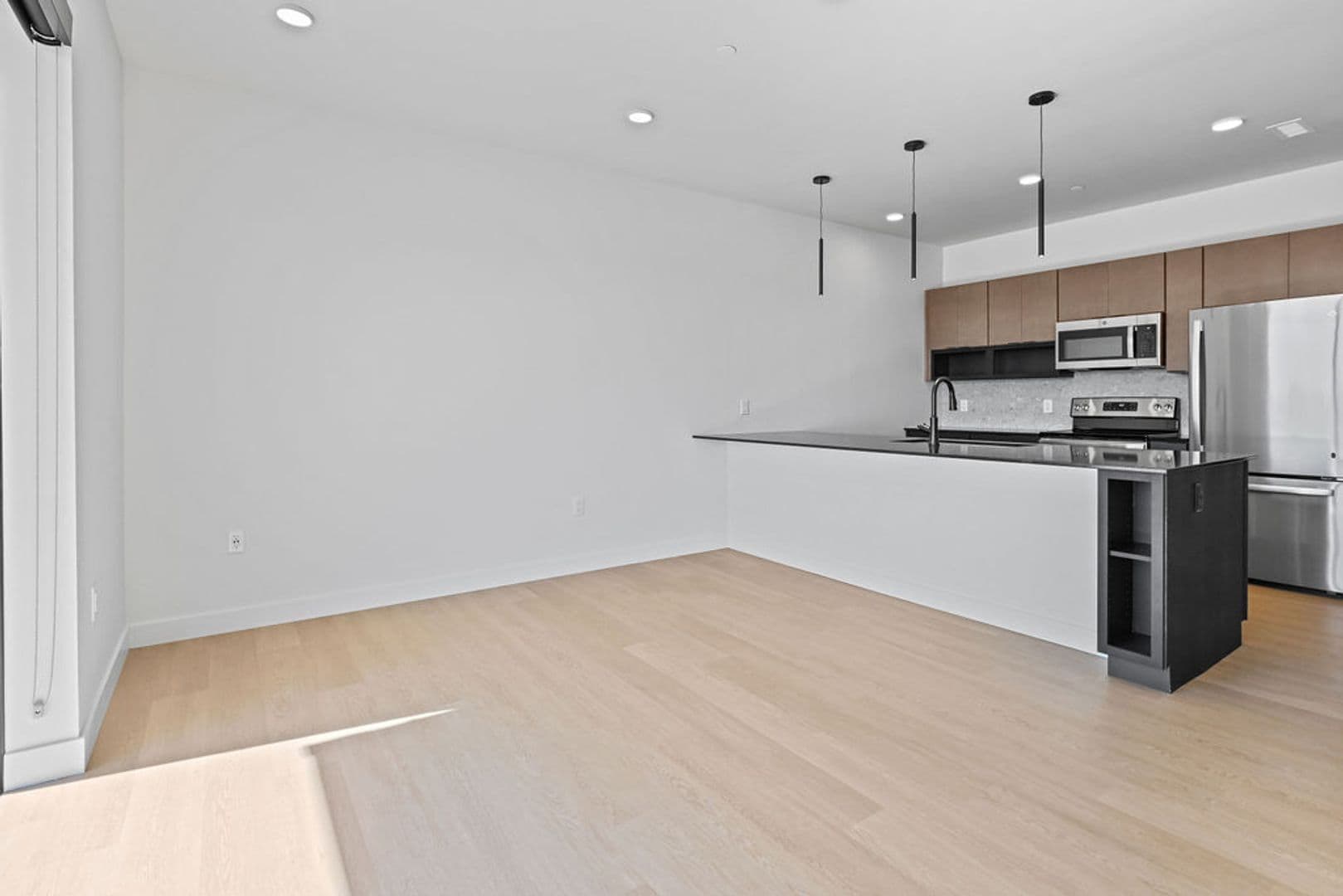 Oshkosh Apartment: 417 Marion Road
