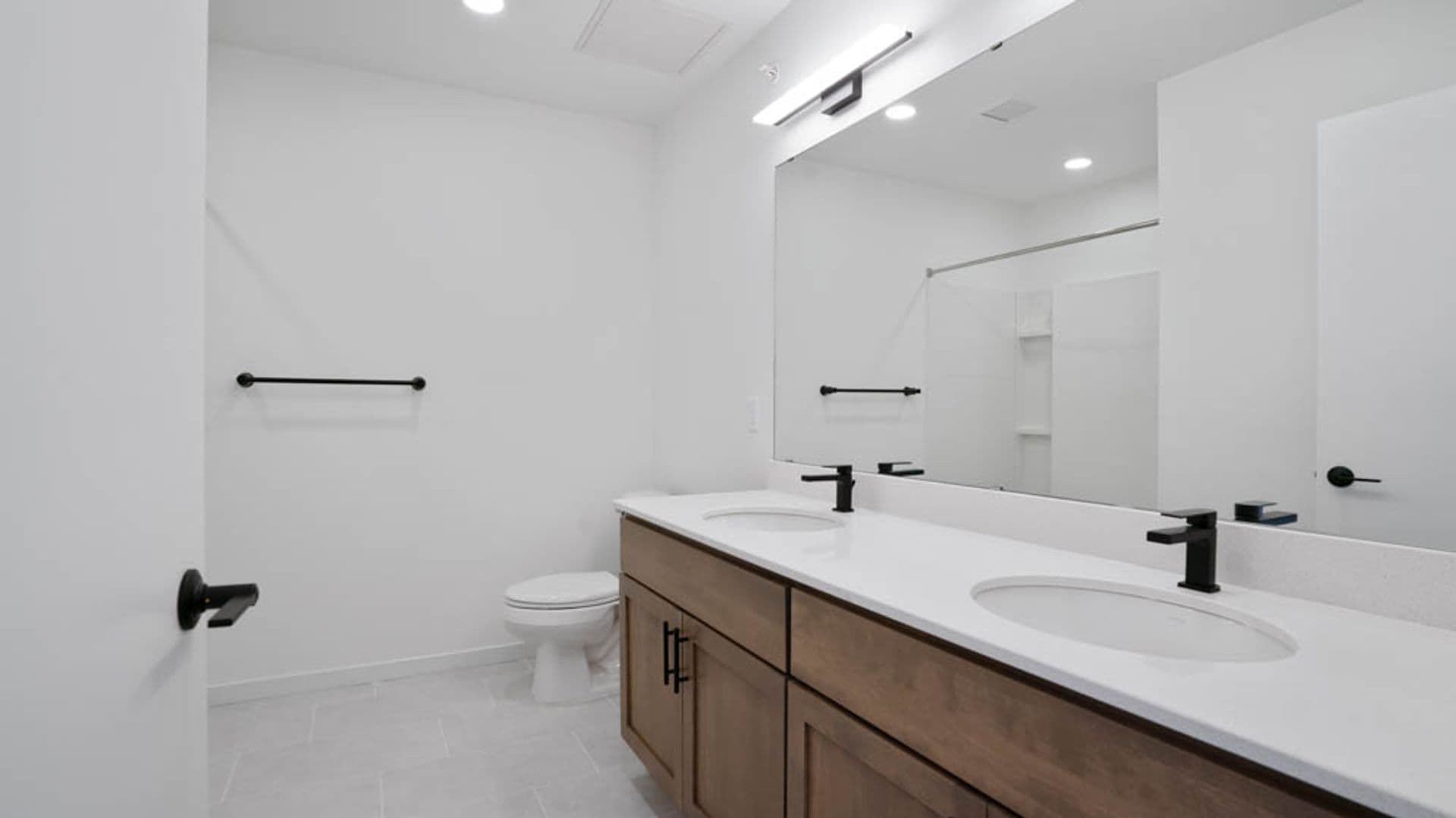 Eau Claire Apartment: 100 N Farwell Street