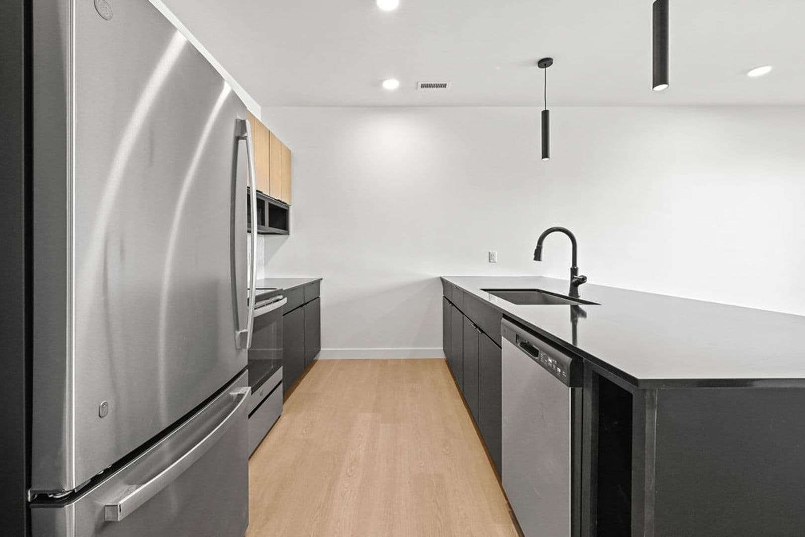 Oshkosh Apartment: 417 Marion Road