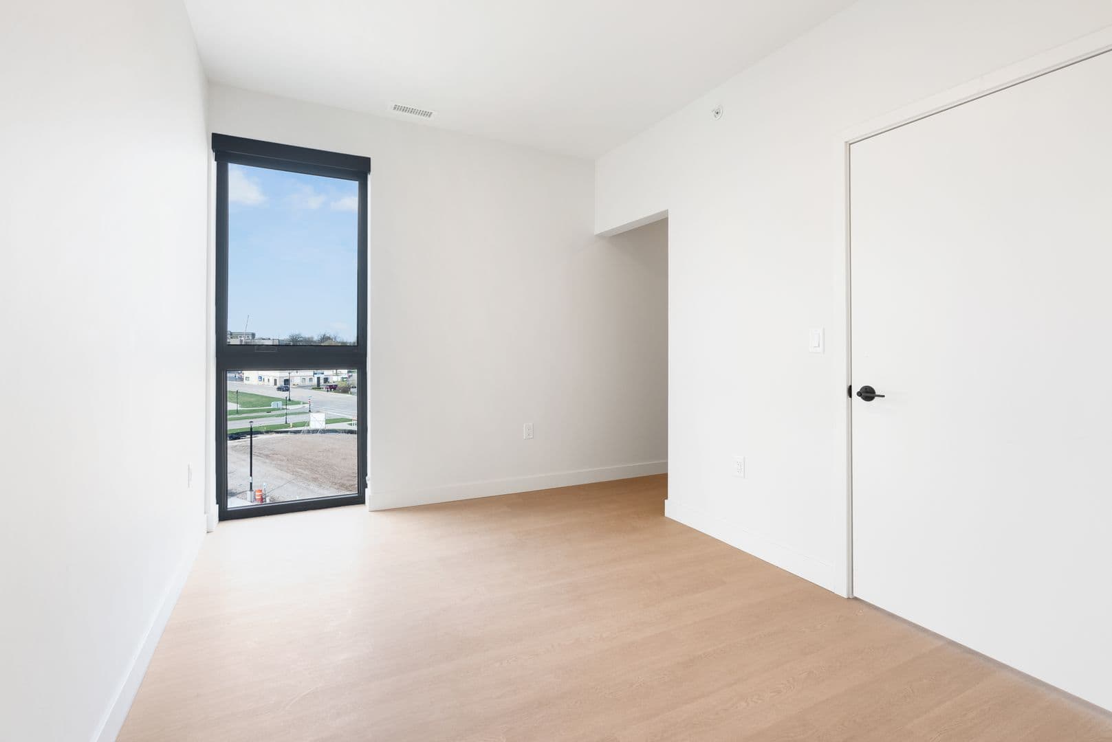 Oshkosh Apartment: 417 Marion Road