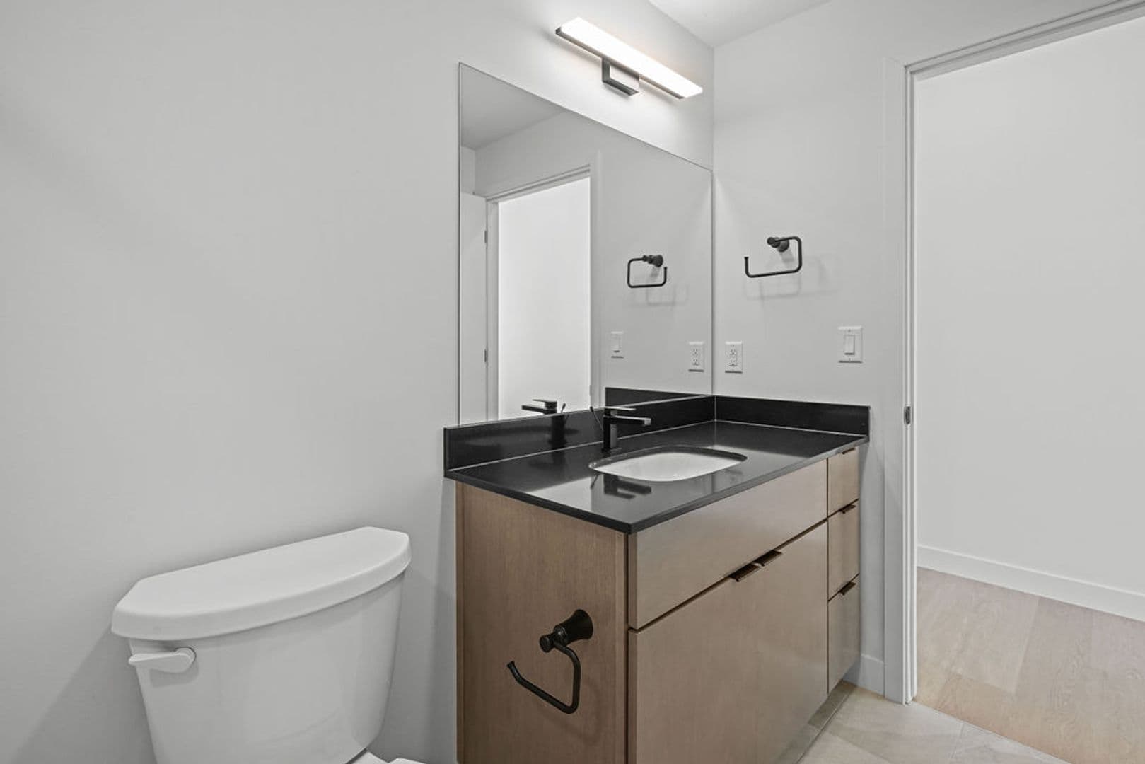 Oshkosh Apartment: 417 Marion Road