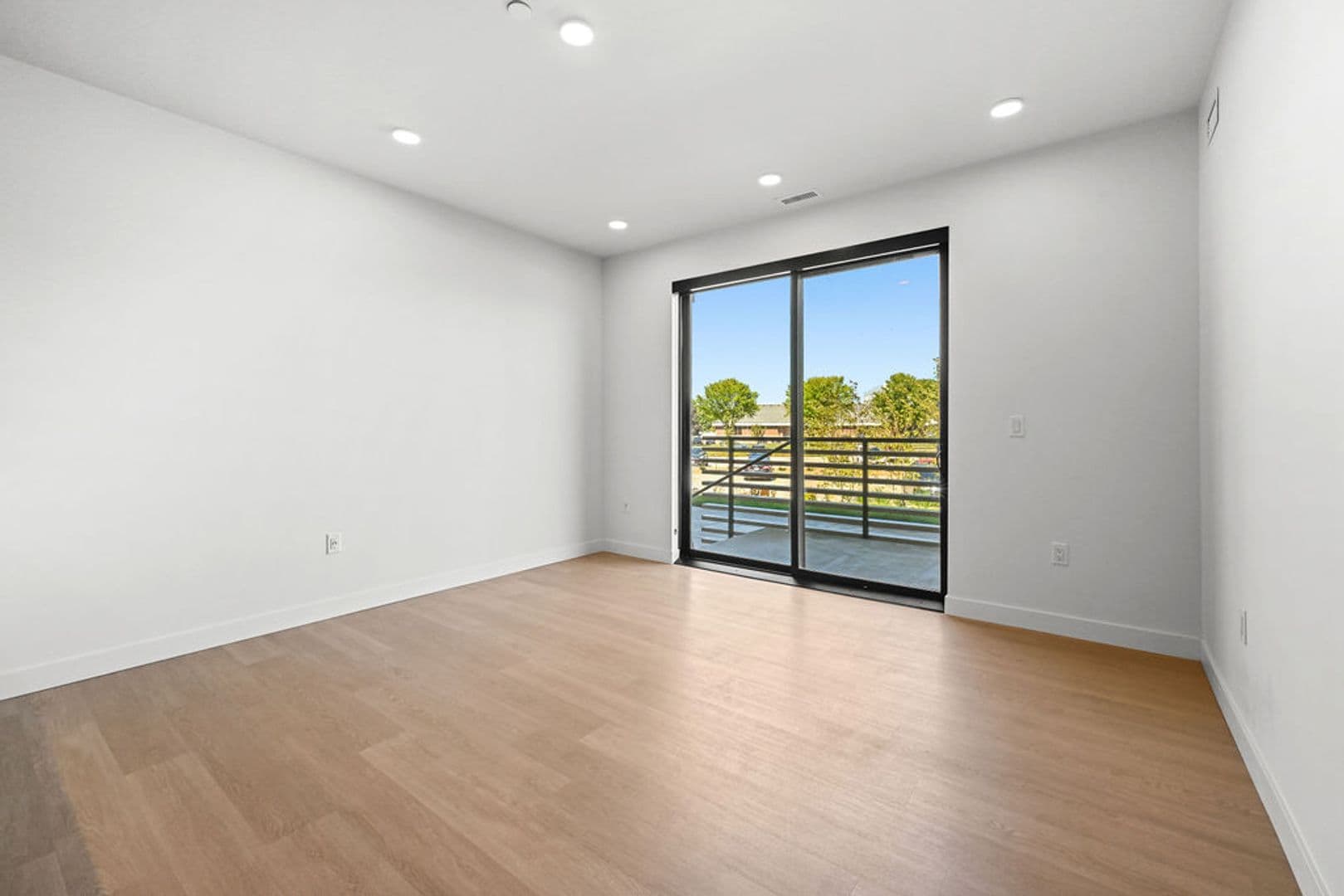 Oshkosh Apartment: 417 Marion Road