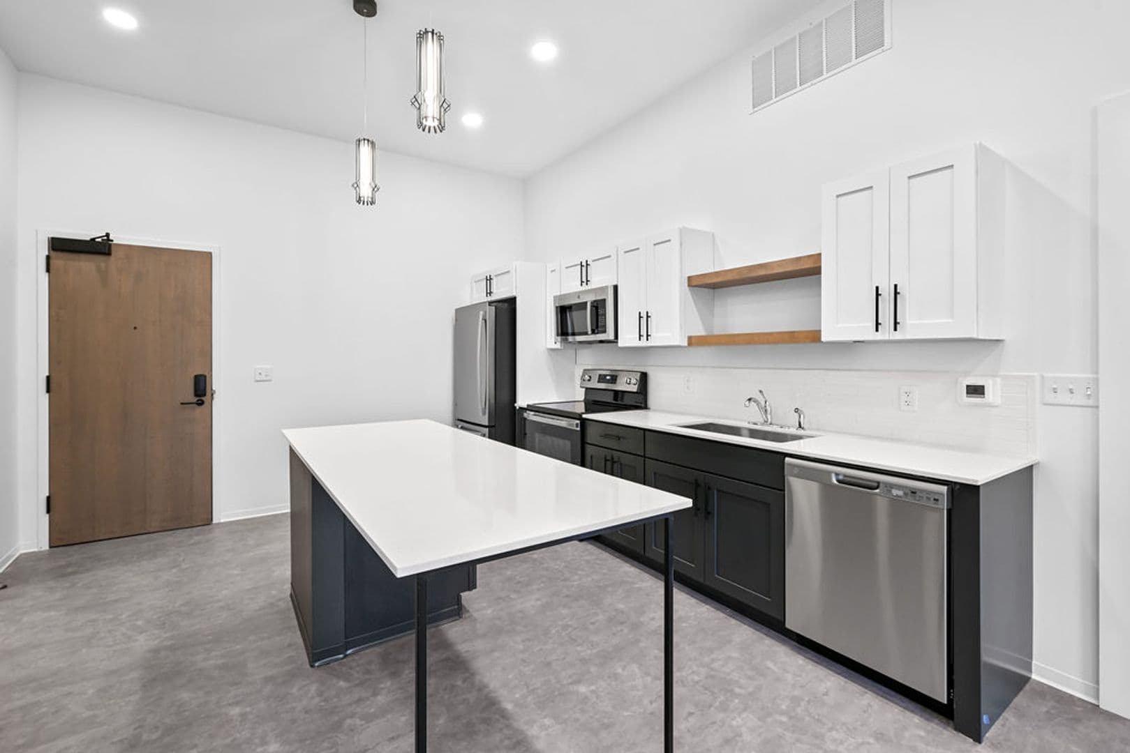 Stevens Point Apartment: 1020 Centerpoint Drive