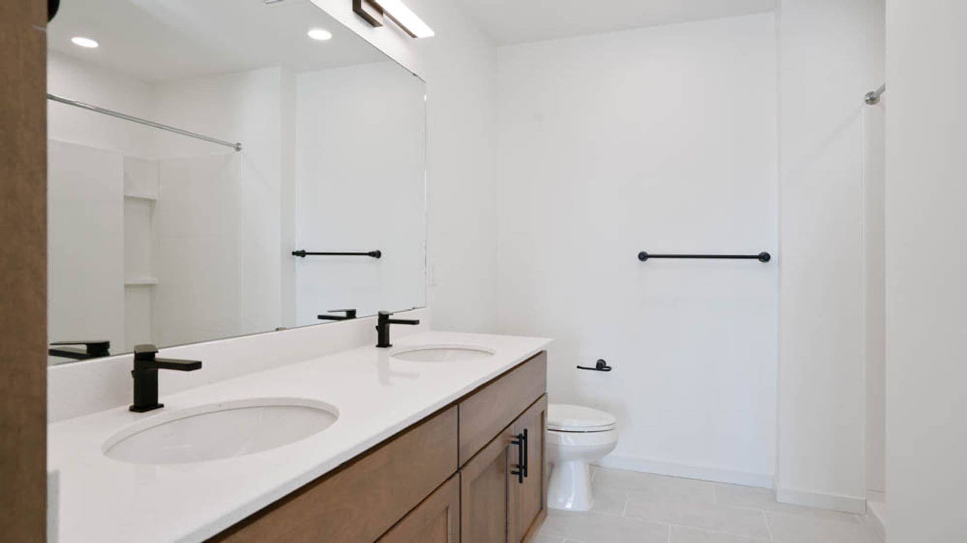Eau Claire Apartment: 100 N Farwell Street