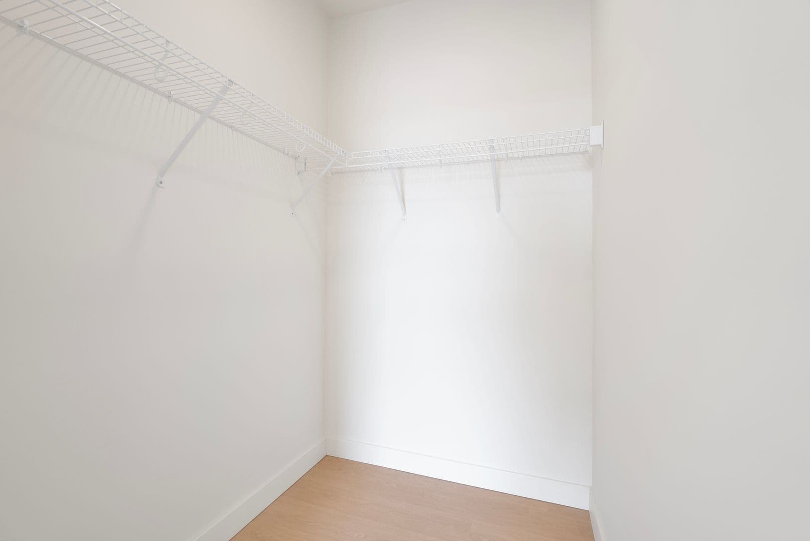 Oshkosh Apartment: 417 Marion Road
