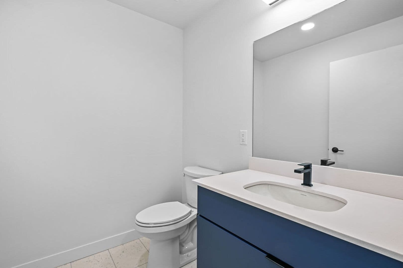 Oshkosh Apartment: 417 Marion Road