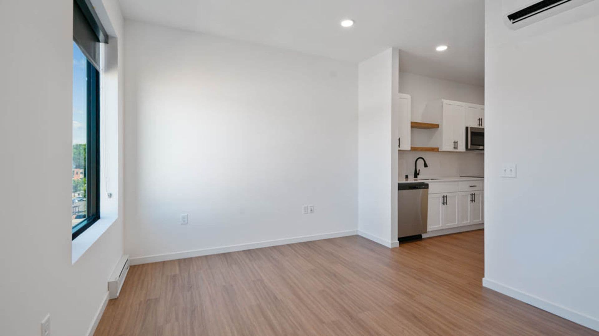 Eau Claire Apartment: 100 N Farwell Street