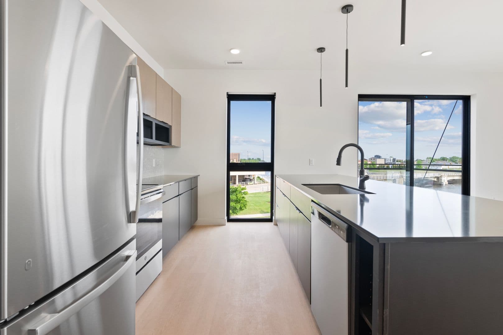 Oshkosh Apartment: 417 Marion Road