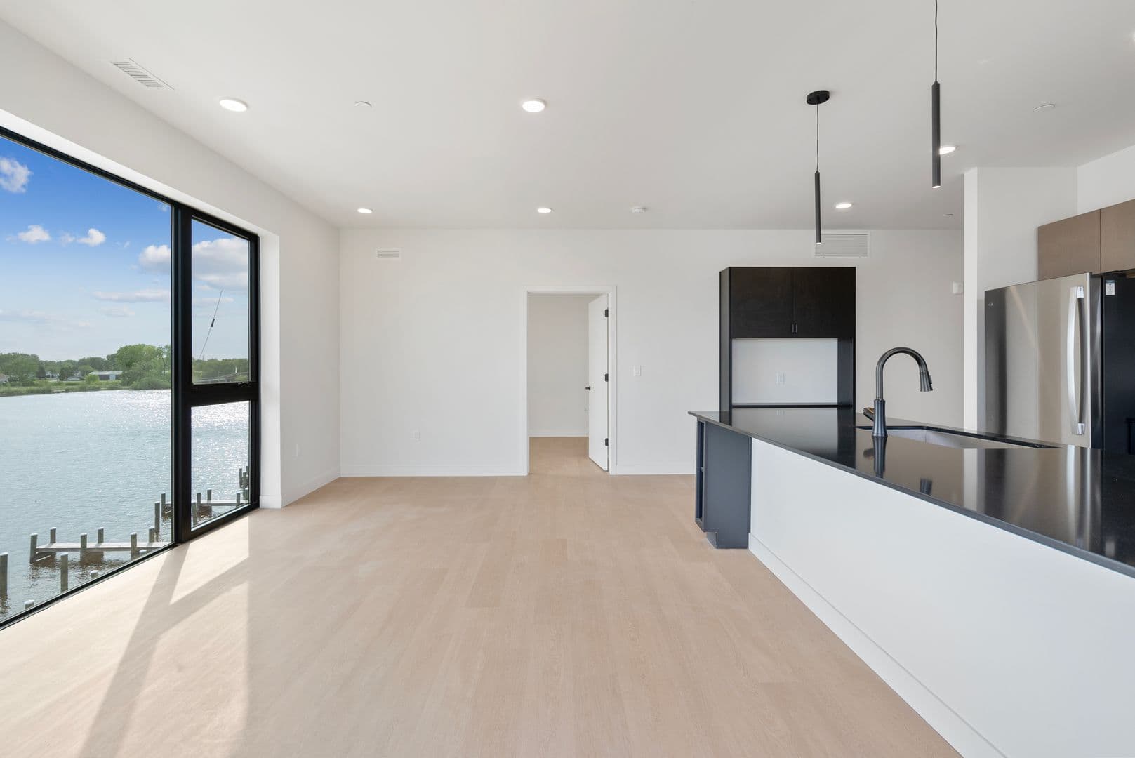 Oshkosh Apartment: 417 Marion Road