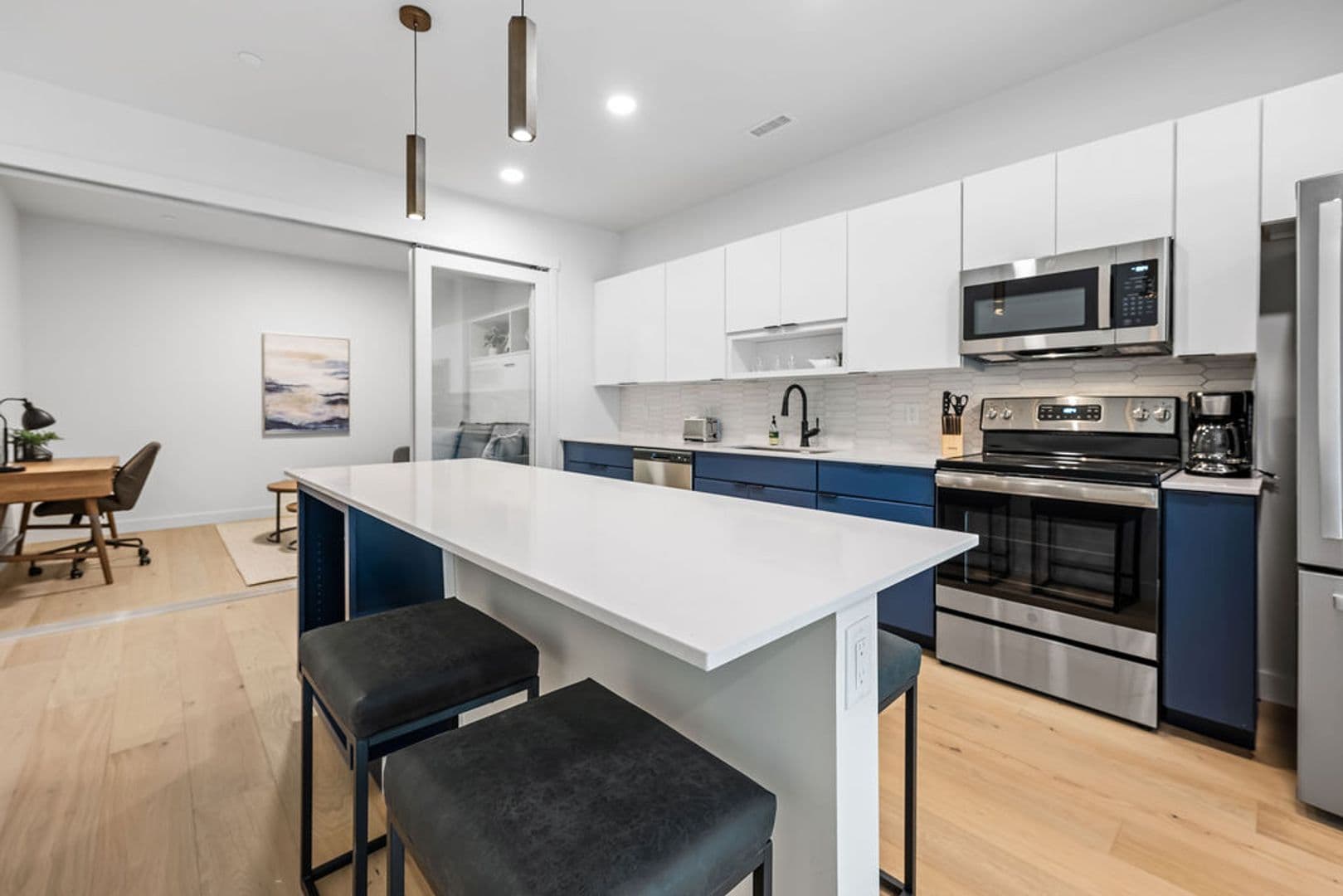 Oshkosh Apartment: 417 Marion Road