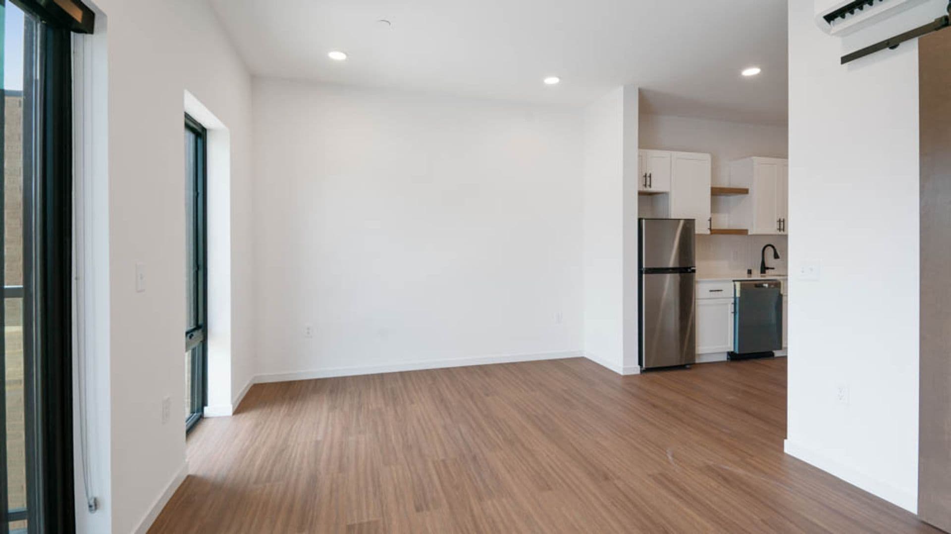 Eau Claire Apartment: 100 N Farwell Street