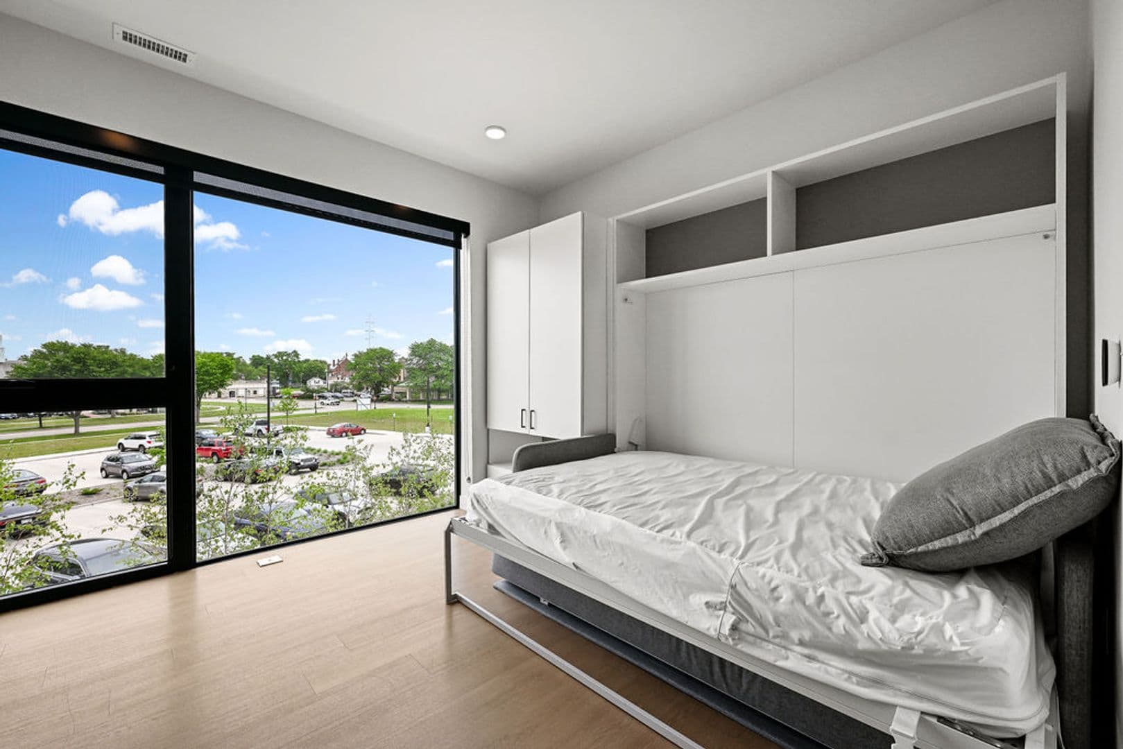 Oshkosh Apartment: 417 Marion Road