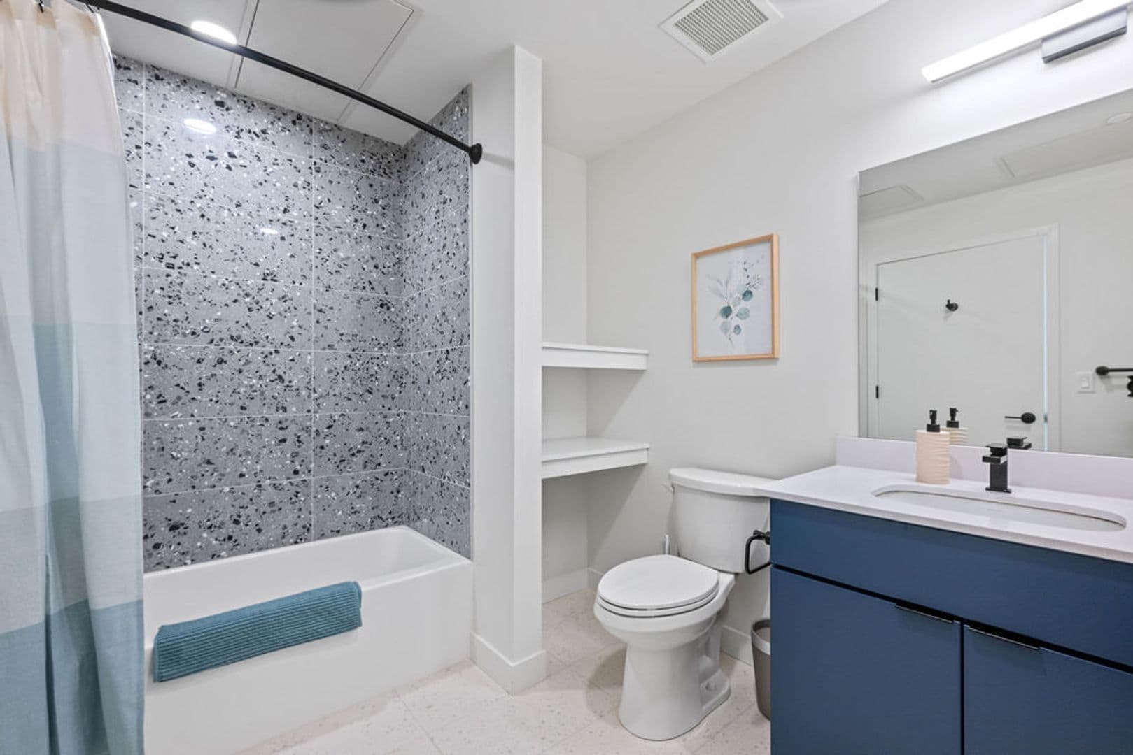 Oshkosh Apartment: 417 Marion Road