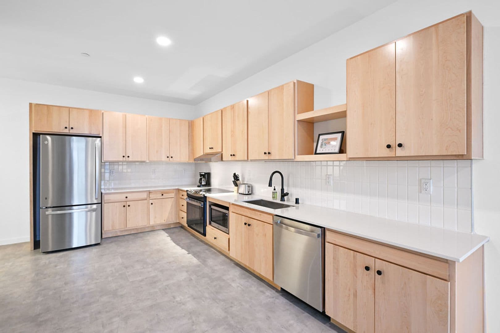 Ashwaubenon Apartment: 686 Mike McCarthy Way