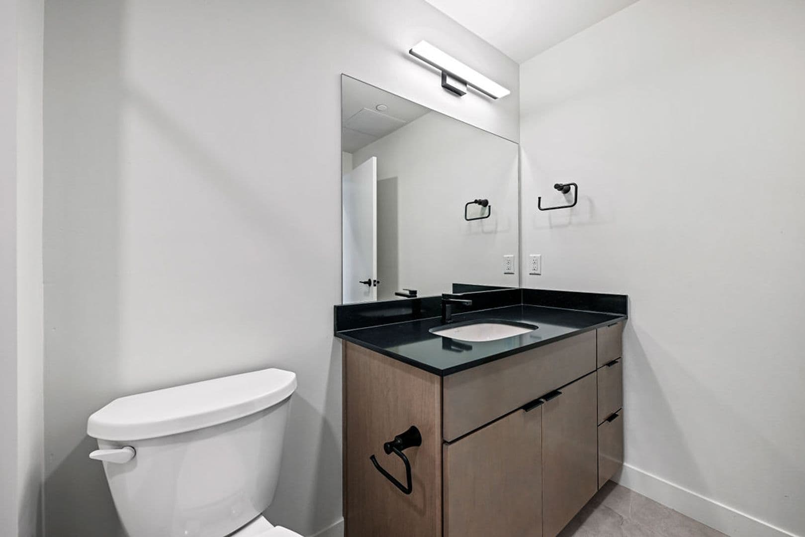 Oshkosh Apartment: 417 Marion Road
