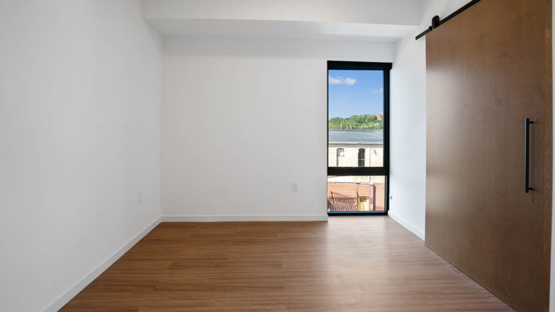Eau Claire Apartment: 100 N Farwell Street