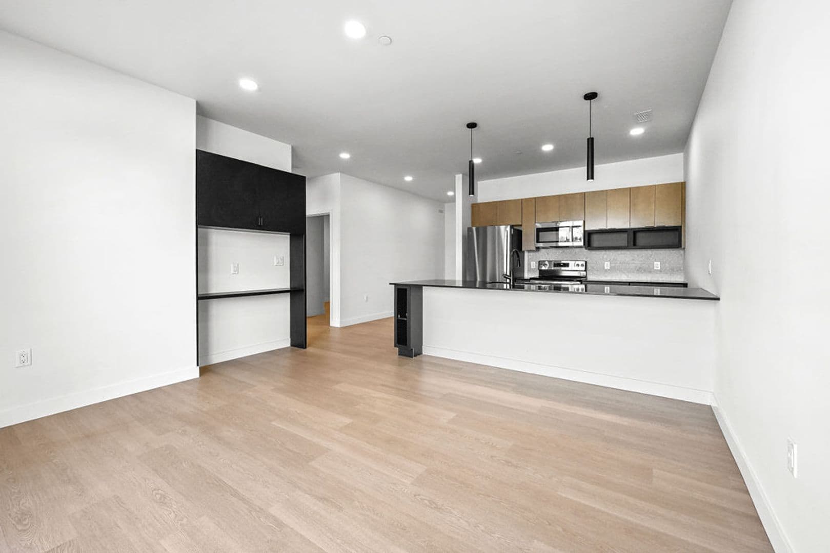 Oshkosh Apartment: 417 Marion Road