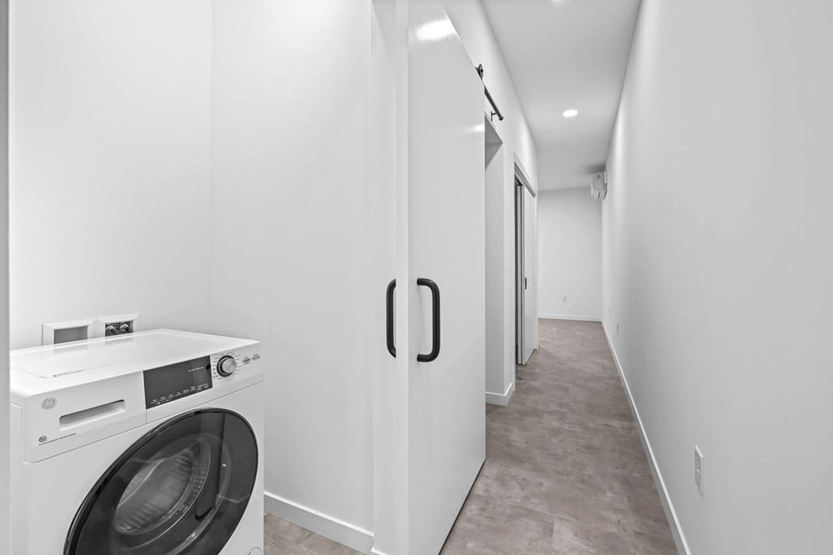 Ashwaubenon Apartment: 686 Mike McCarthy Way