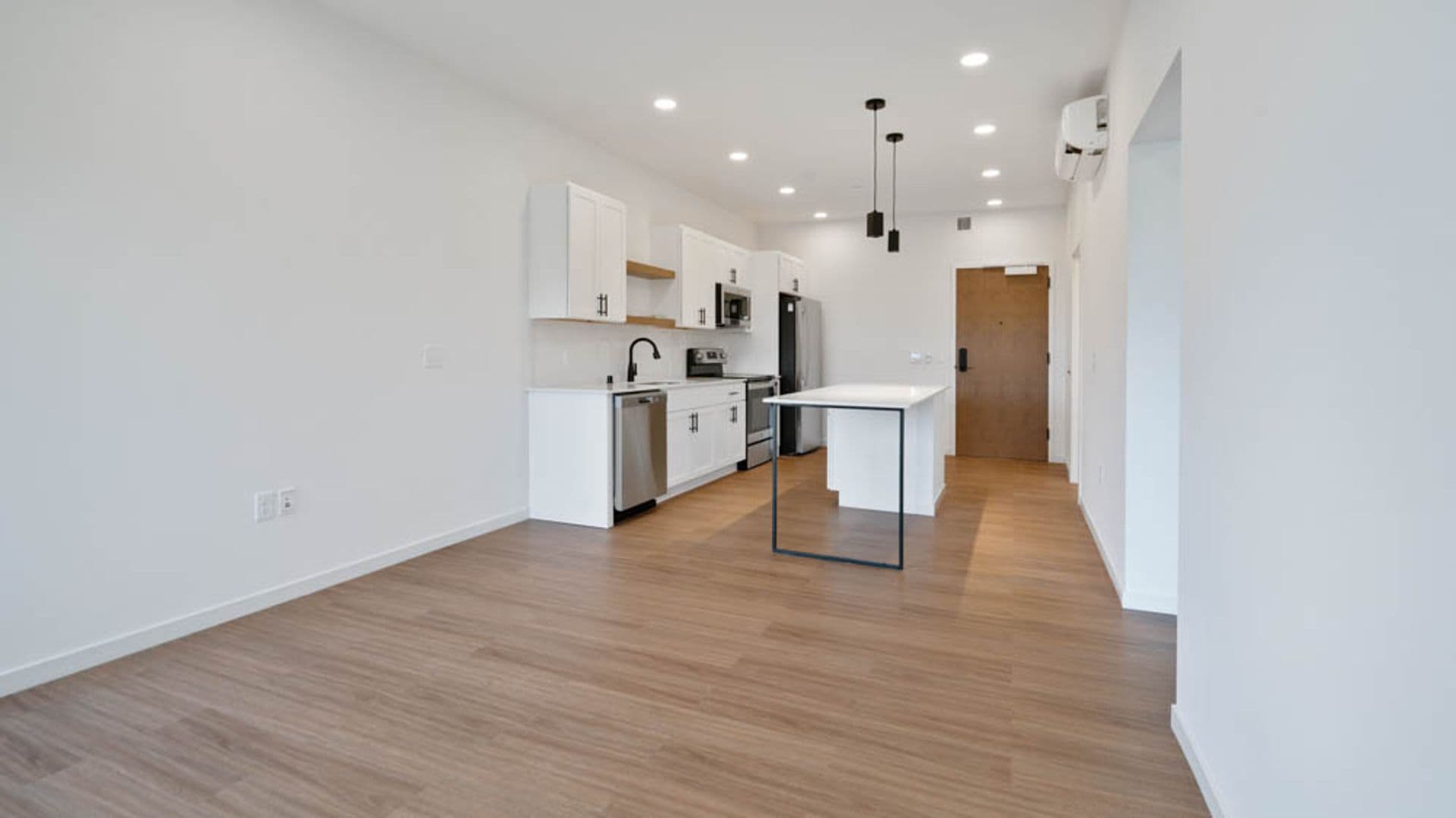 Eau Claire Apartment: 100 N Farwell Street