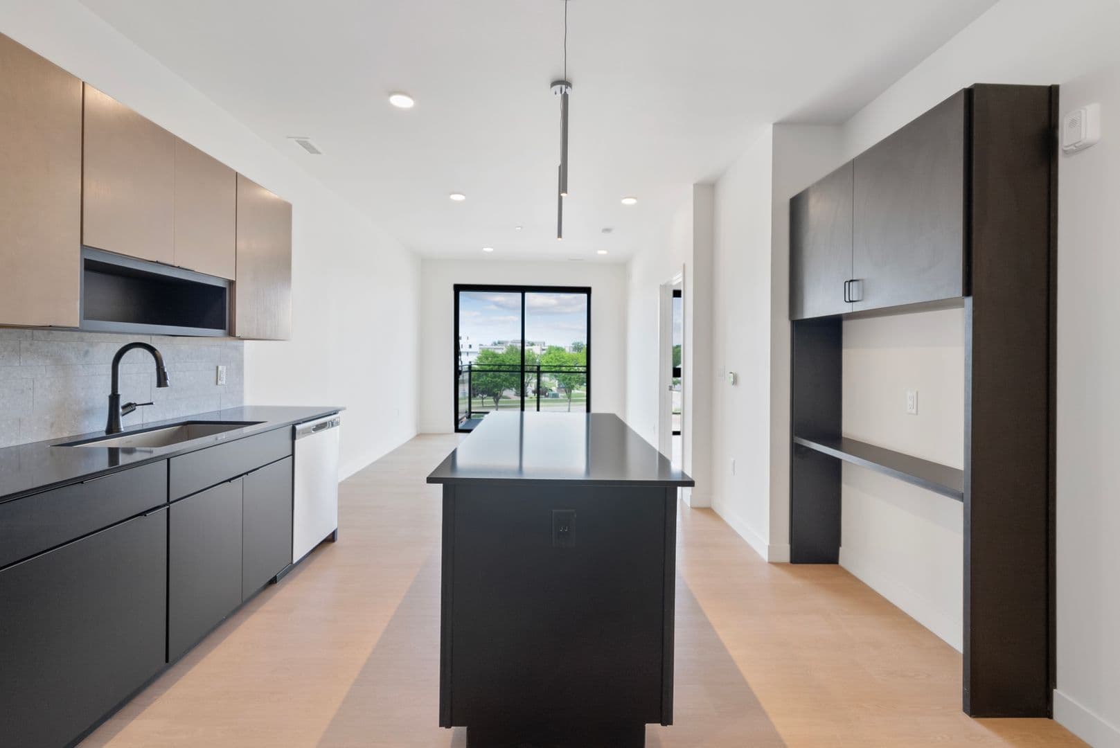 Oshkosh Apartment: 417 Marion Road
