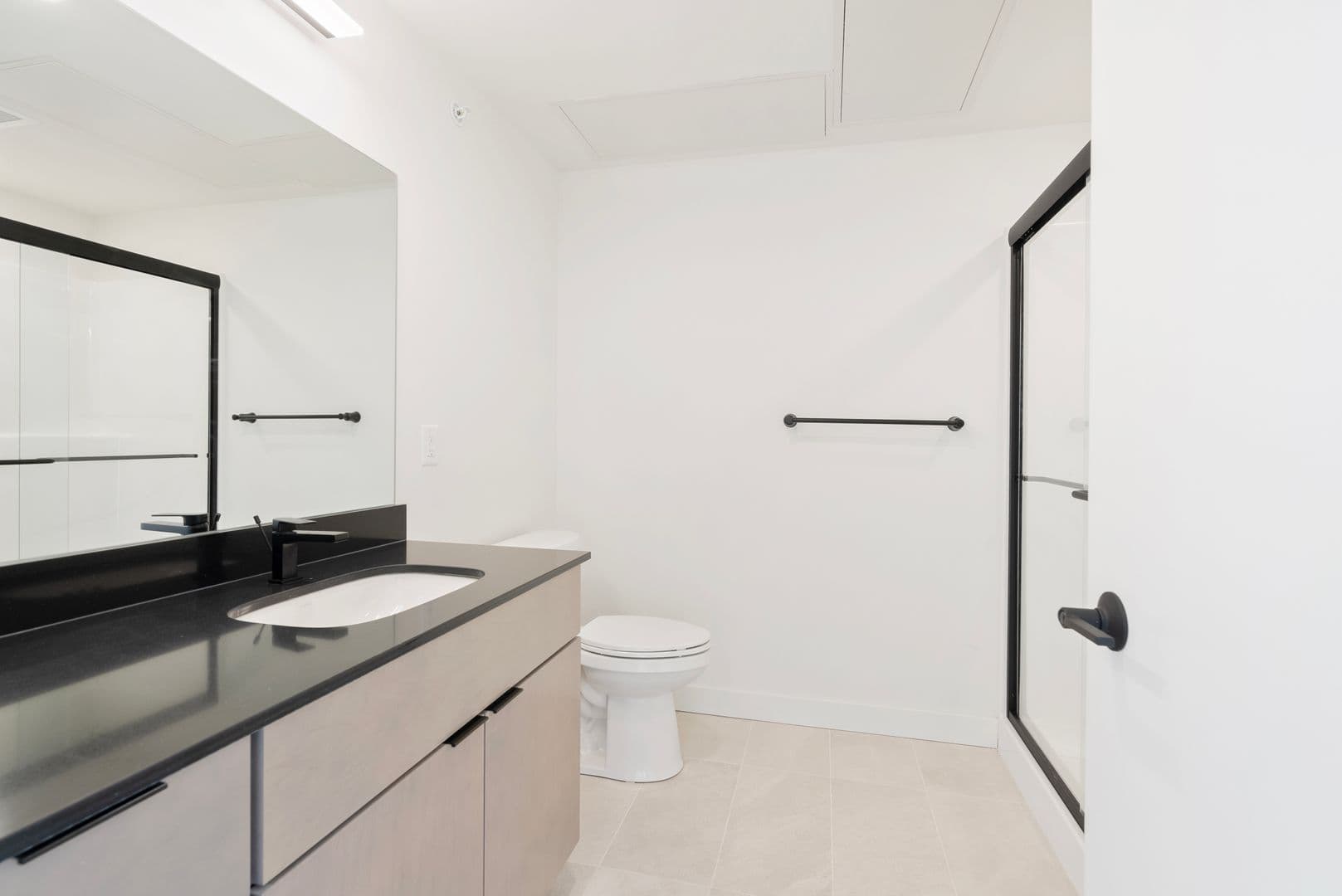 Oshkosh Apartment: 417 Marion Road