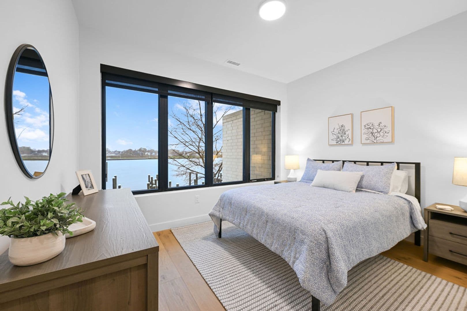 Oshkosh Apartment: 417 Marion Road
