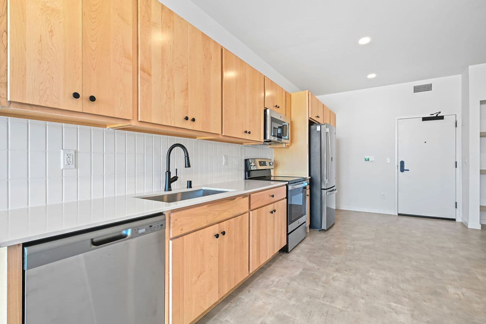 Ashwaubenon Apartment: 686 Mike McCarthy Way