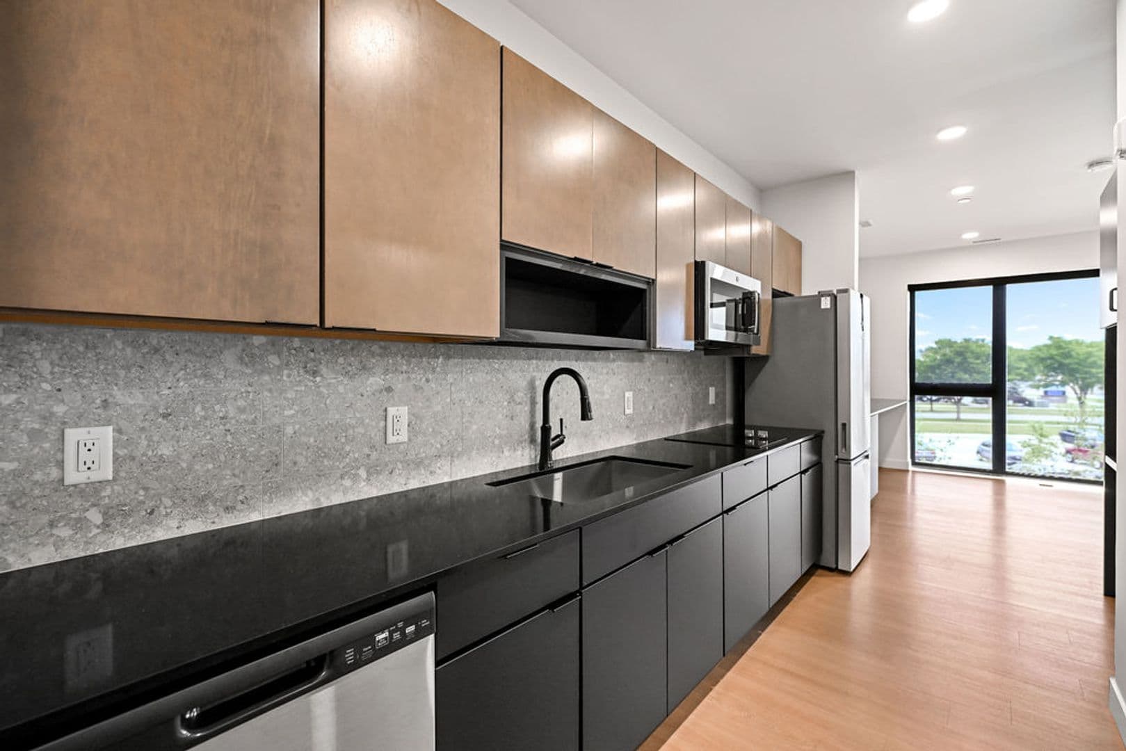 Oshkosh Apartment: 417 Marion Road