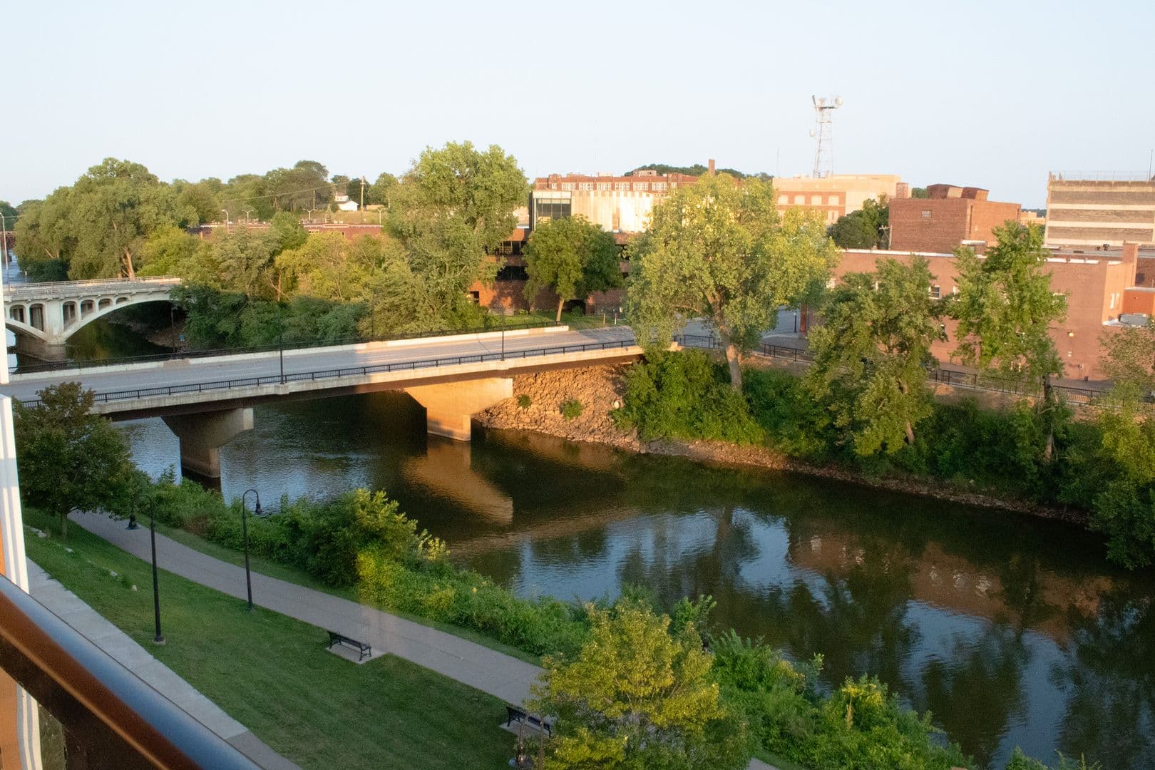 Eau Claire Apartment: 100 N Farwell Street